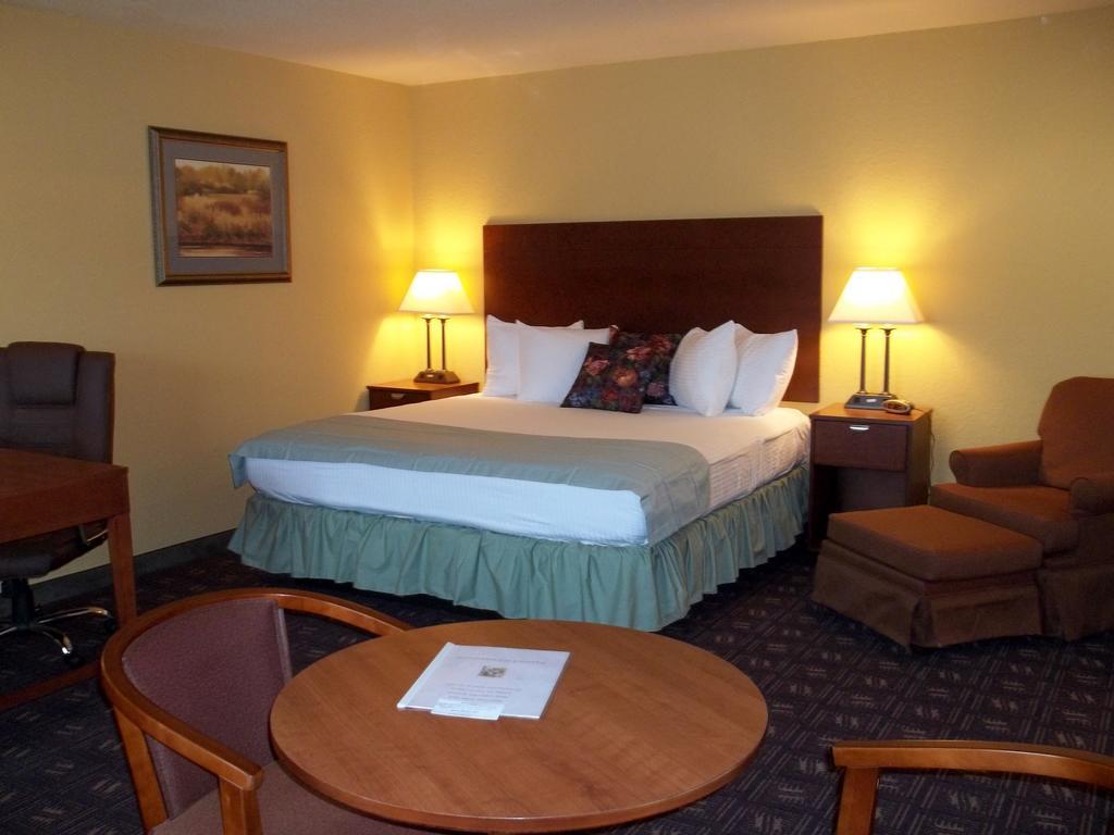 Southern Inn And Suites Yorktown Bagian luar foto